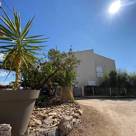 Proche De La De L'almanarre Апартаменти
